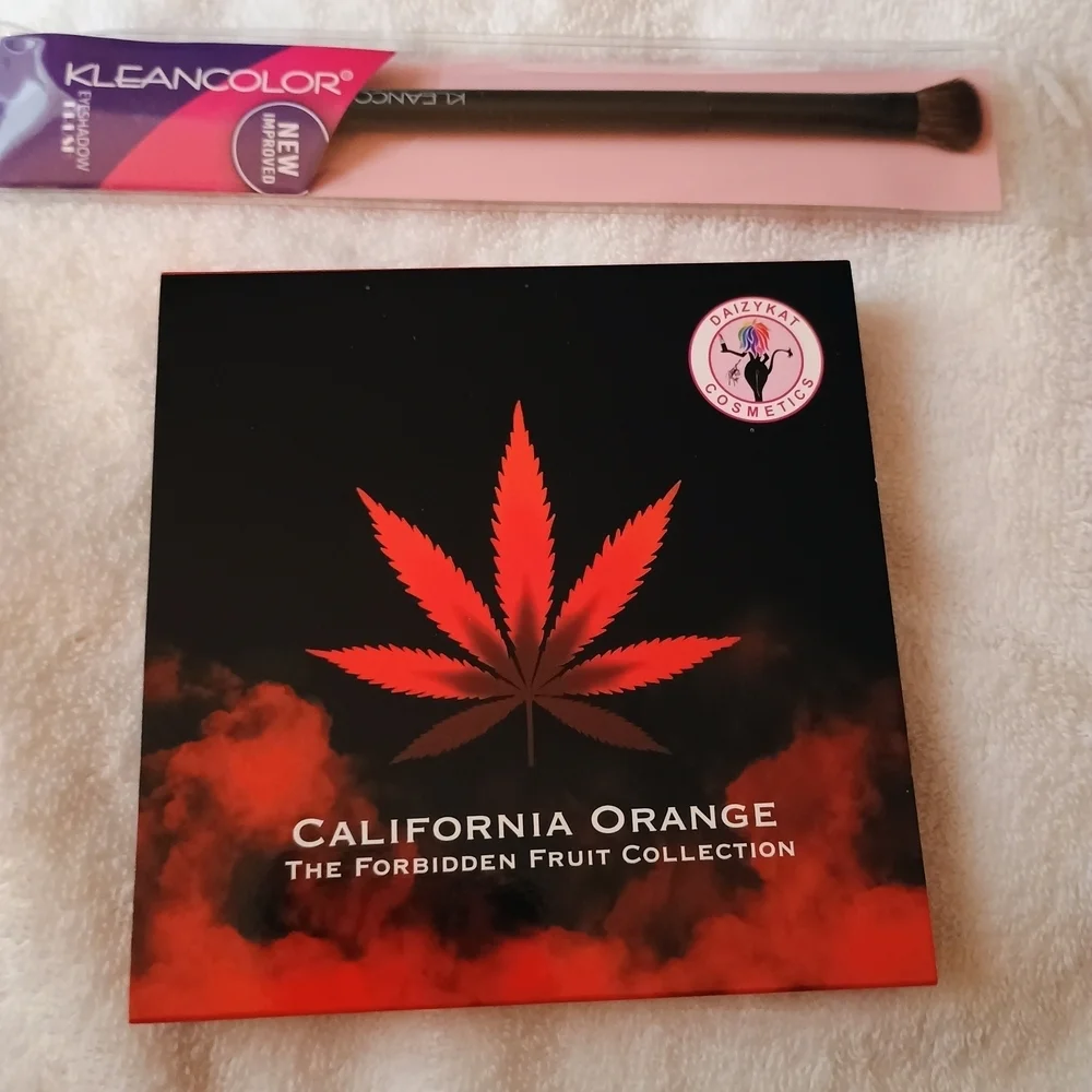 Forbidden Fruit Eyeshadow Palette And eyeshadow Brush